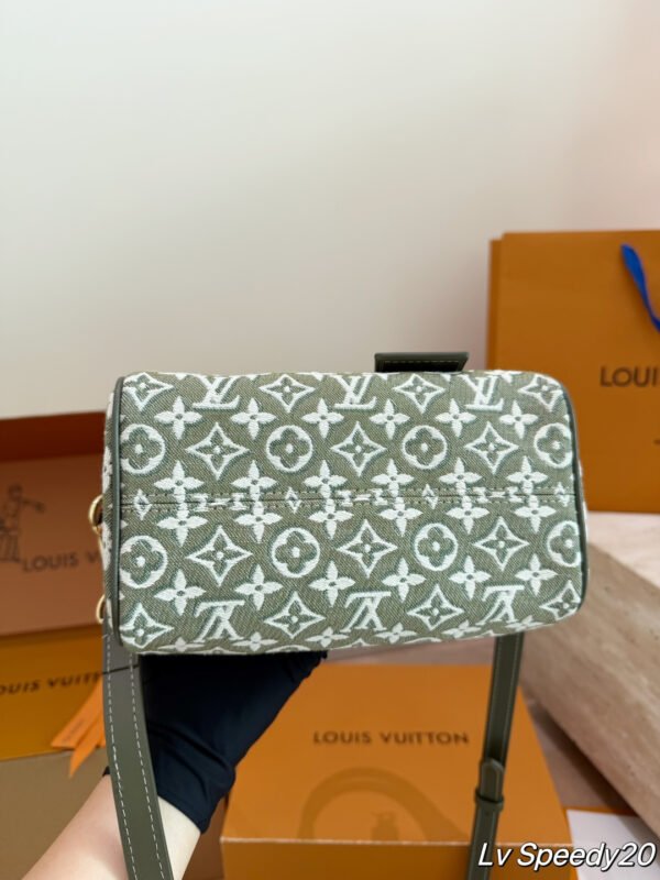 Louis Vuitton Green Monogram Handbag — 20 cm — view 7