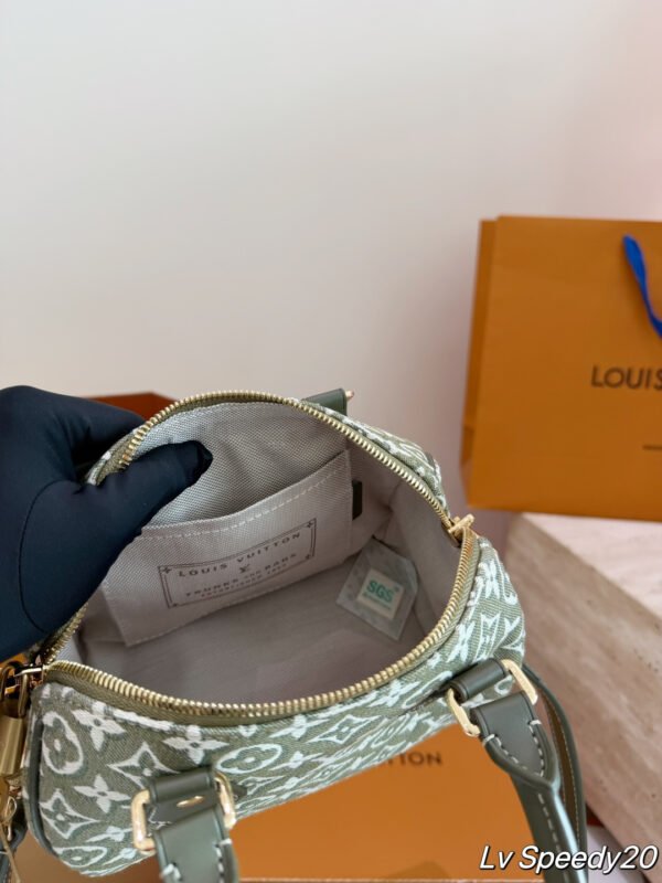 Louis Vuitton Green Monogram Handbag — 20 cm — view 8